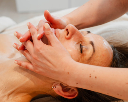 Schoonheidsspecialiste Me Time Dessel massages